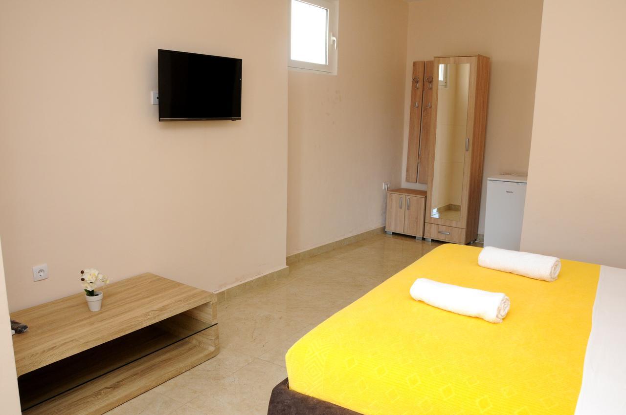 Mala Plaza Bed & Breakfast Улцин Екстериор снимка