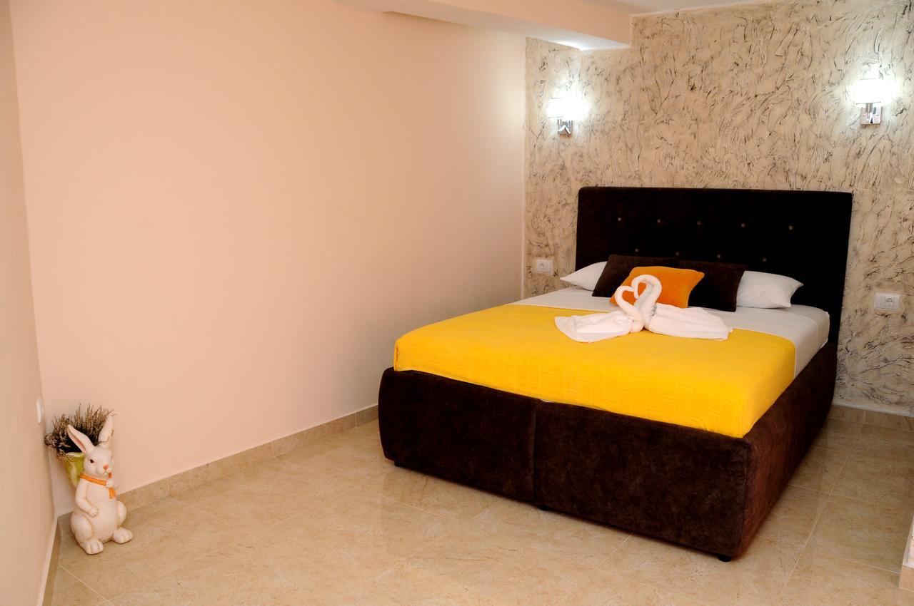 Mala Plaza Bed & Breakfast Улцин Екстериор снимка